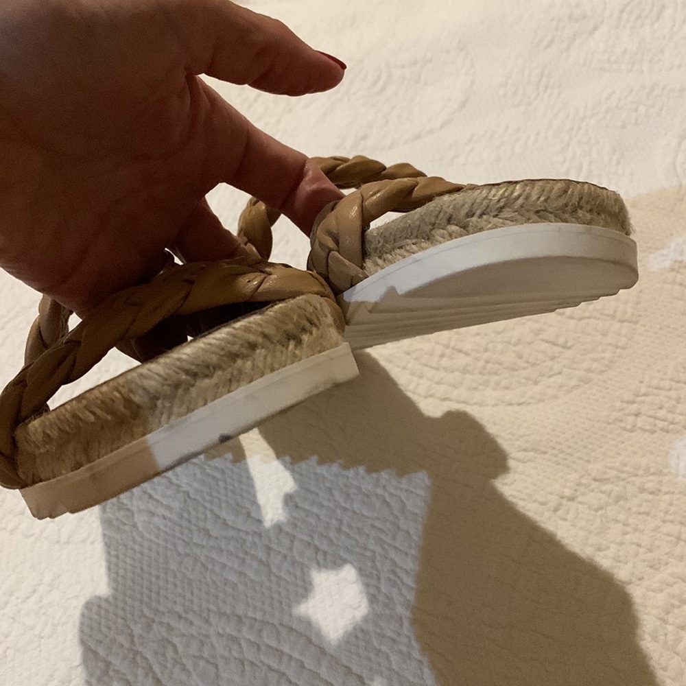 Marc Fisher Jaimee flat Espadrille. 5.5. - Picture 5 of 13